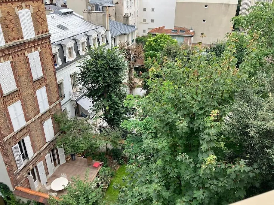 Eiffel Tower View - Balcony - Trocadero Apartment Paris